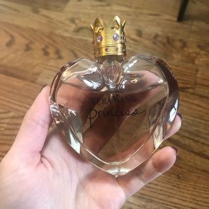 Vera Wang Princess includes ring and crown